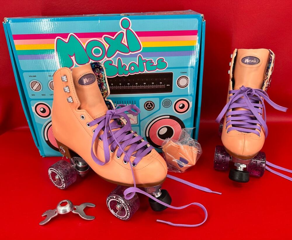 Moxi Beach Bunny Roller Skates Peach Pink Size 7 Med Indoor/Outdoor Quad Skates